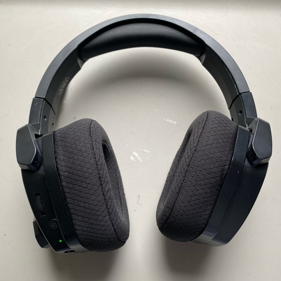 Over-Ear Headphones - Black and Orange - Picture 5 of 9